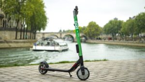 Bolt (Taxify) e-koloběžka v Paříži